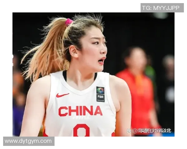 李梦亮相赞助海报女篮离队谜团待解王牌回归面临三大挑战
