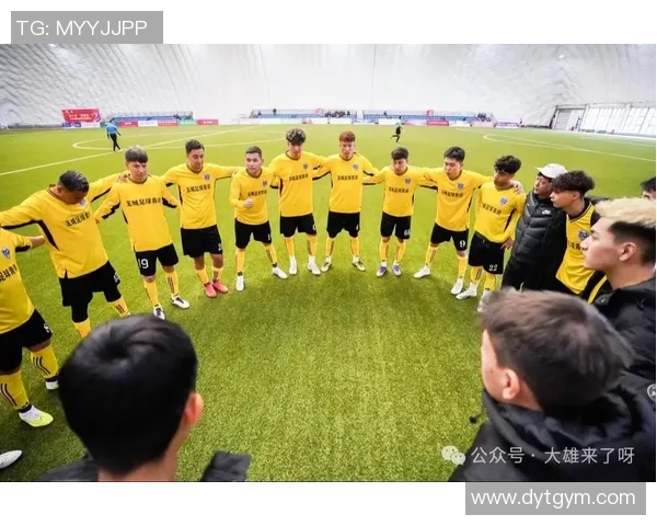 最壮足球的魅力与精神探讨：如何在比赛中展现团队合作与个人风采