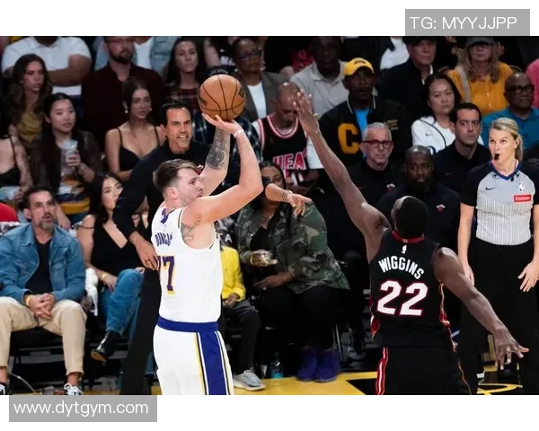 热火与湖人NBA总决赛精彩录像回顾全场精彩瞬间分析与战术解读